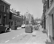 880704 Gezicht over de Haagstraat te Utrecht, met links de panden Haagstraat 13-lager en op de achtergrond de Wolter ...